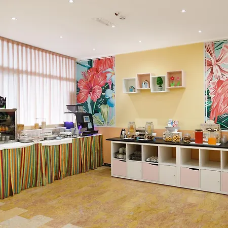 Viva - 20m From The & Large Breakfast ホテル 3*