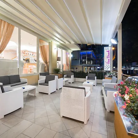 Szálloda Viva - 20m From The & Large Breakfast Rimini