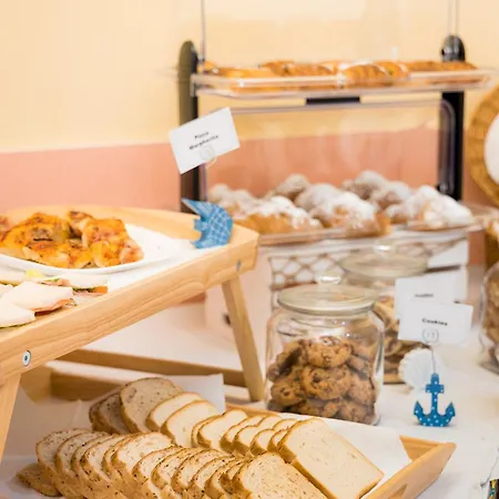 Viva - 20m From The & Large Breakfast ホテル