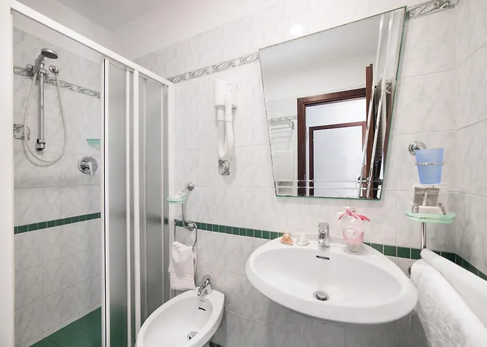 Szálloda Viva - 20m From The & Large Breakfast 3*