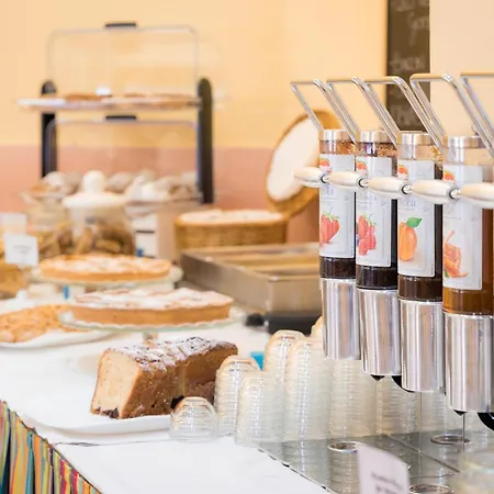 Viva - 20m From The & Large Breakfast