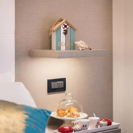 Viva - 20m From The & Large Breakfast 里米尼