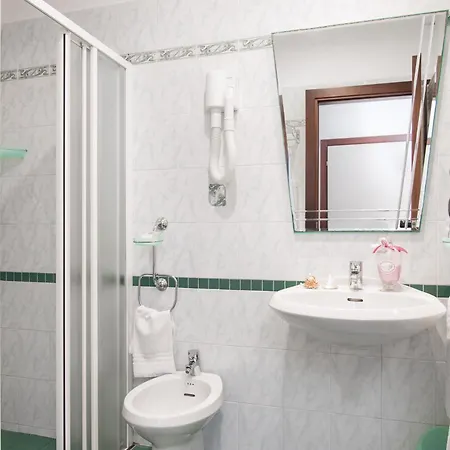 Viva - 20m From The & Large Breakfast Rimini