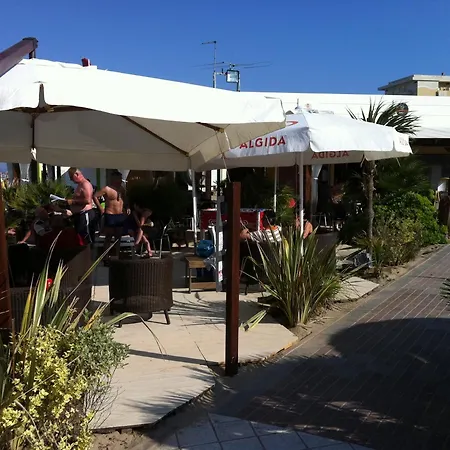 Ξενοδοχείο Viva - 20m From The & Large Breakfast 3*